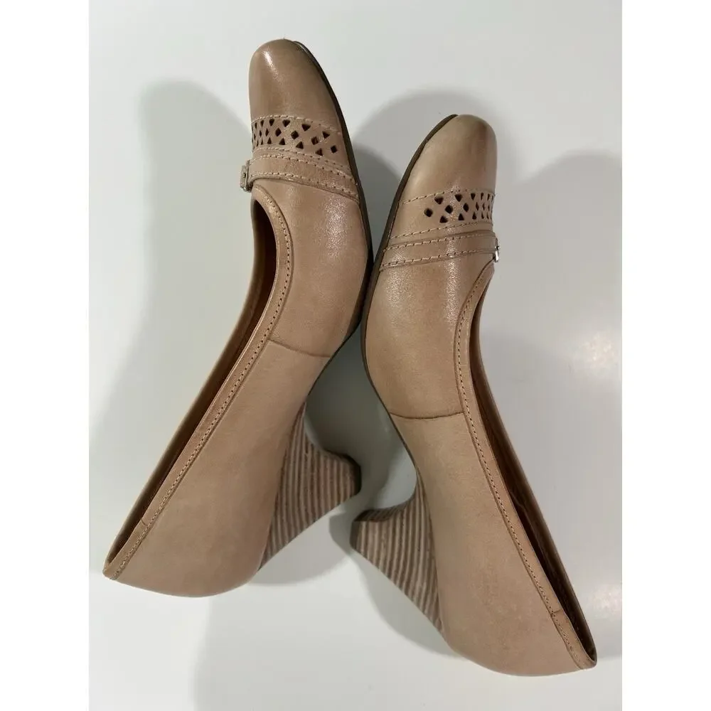 Clarks Artisan Women's Tan Leather Wedge Pumps Buckle Laser Cut 63986 Size 9.5M